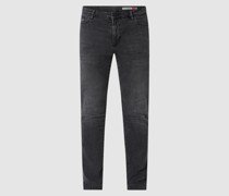Skinny Fit Jeans mit Label-Patch