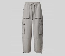 Cargohose mit Label-Detail Modell 'Guide'