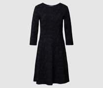 Knielanges Kleid mit Allover-Muster Modell 'Orna'