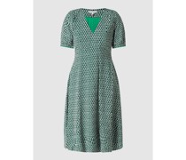 Kleid aus Viskose mit grafischem Muster