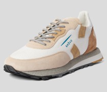 Sneaker mit Kontrastbesatz