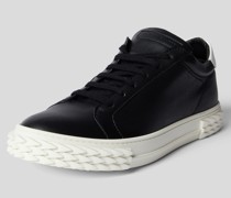 Sneaker mit Label-Print