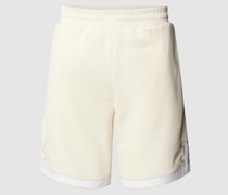 Shorts mit kontrastivem Saum