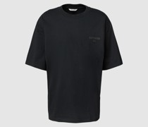 T-Shirt mit Label-Print