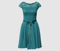 Cocktailkleid mit Spitzenbesatz