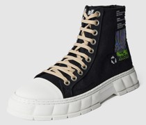 Sneaker mit Label-Details