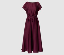 Kleid mit Taillenband