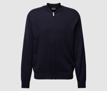 Strickjacke aus Schurwolle mit kleinem Stehkragen