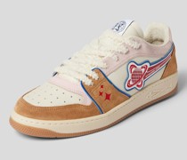 Sneaker mit Label-Details