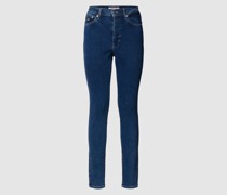 Super Skinny Jeans mit Label-Details Modell 'SYLVIA'
