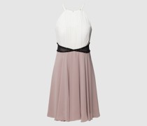 Cocktailkleid mit amerikanischem Ausschnitt