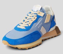 Sneaker mit Kontrastbesatz