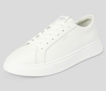 Sneaker mit Label-Details
