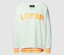 Sweatshirt mit V-Ausschnitt Modell 'L(I)EBE!'