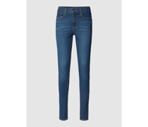 High Rise Jeans mit Label-Patch