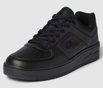 Sneaker mit Label-Detail