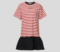 Knielanges Kleid mit Streifenmuster