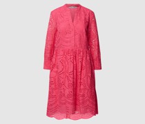 Knielanges Kleid mit Lochmuster