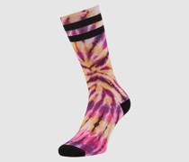 Socken im Batik-Look