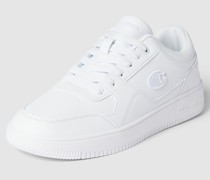 Sneaker mit Label-Detail