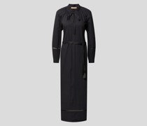 Maxikleid mit Taillengürtel