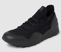 Sneaker mit Schnürverschluss