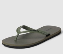 Zehentrenner mit Label-Details