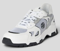 Sneaker mit tonalem Besatz