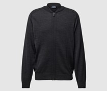 Strickjacke aus Schurwolle mit kleinem Stehkragen