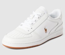 Sneaker mit Label-Details