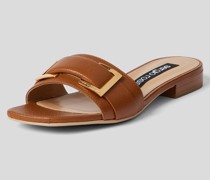 Pantoletten mit Label-Prägung