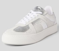 Sneaker mit Kontrastbesatz