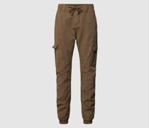 Cargohose mit elastischen Abschlüssen