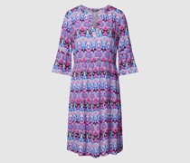Knielanges Kleid mit Strukturmuster