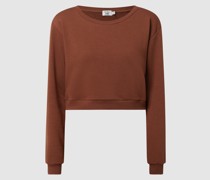 PAMELA X NA-KD REBORN Cropped Sweatshirt mit überschnittenen Schultern – Exklusiv bei uns