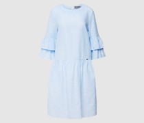 Knielanges Kleid mit Streifenmuster und Volantärmeln