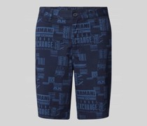 Regular Fit Shorts mit Allover-Label-Print