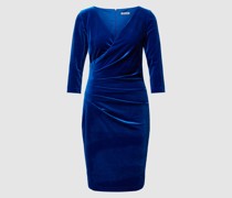 Knielanges Cocktailkleid aus Samt in Wickel-Optik