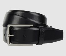 Ledergürtel mit Dornschließe aus Metall