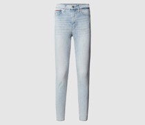 High Rise Jeans mit Brand-Stitching