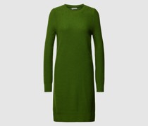 Knielanges Strickkleid mit geripptem Rundhalsausschnitt