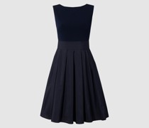 Cocktailkleid mit fixiertem Gürtel