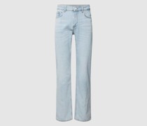 Straight Fit Jeans mit Label-Patch