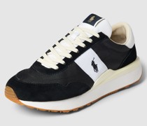 Sneaker mit Label-Details