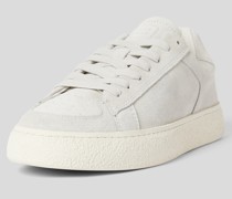 Sneaker mit Label-Detail