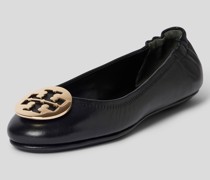 Ballerinas mit Label-Applikation
