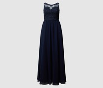Abendkleid mit Ziersteinen und floralen Stickereien