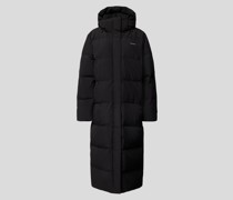 Daunenmantel mit Label-Print