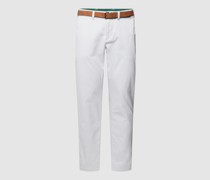 Chino mit Gürtel