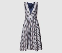 Cocktailkleid mit V-Ausschnitt